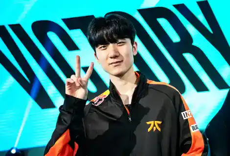 T1 Poby se junta à Fnatic